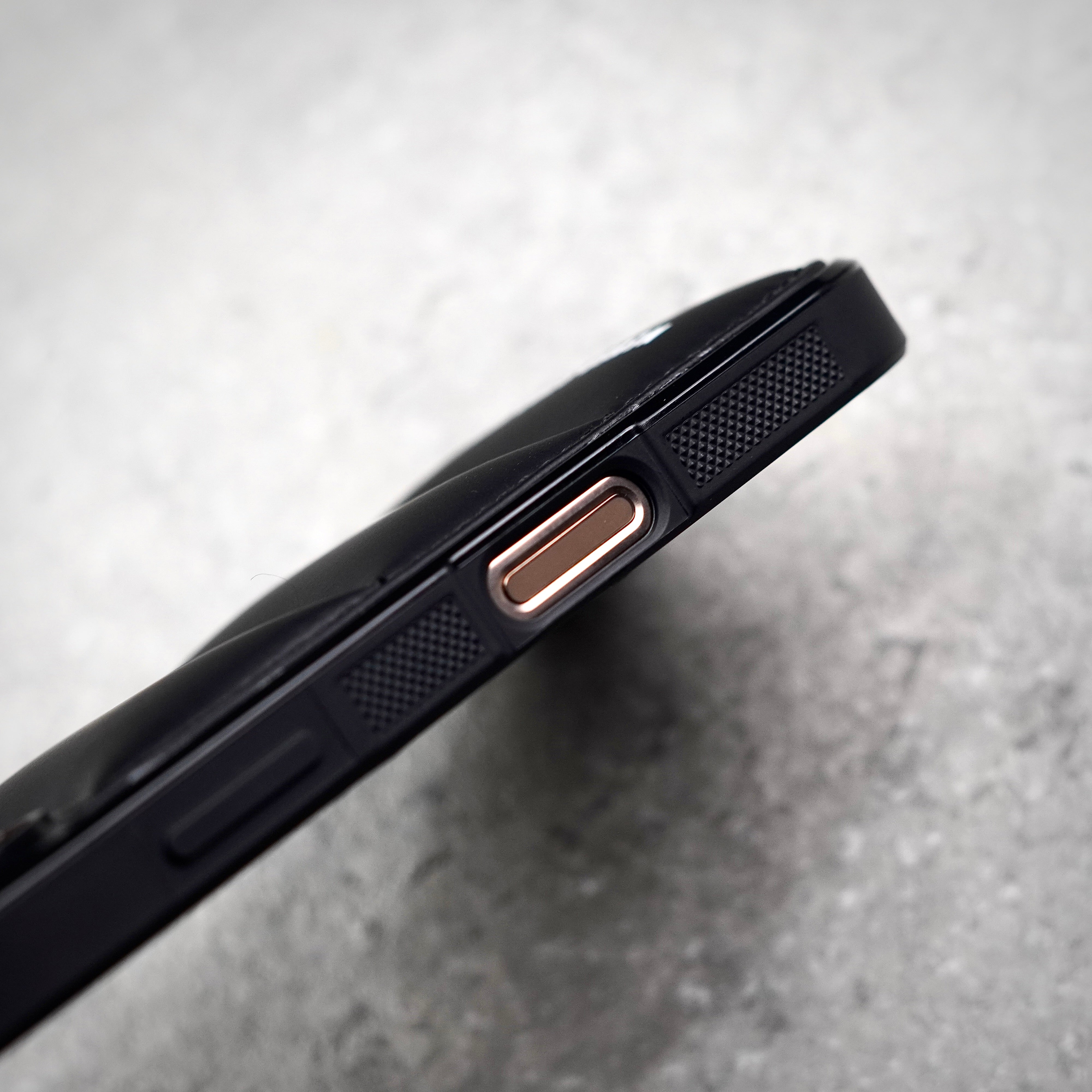 Puffer Case | Solid Protection for IPhone