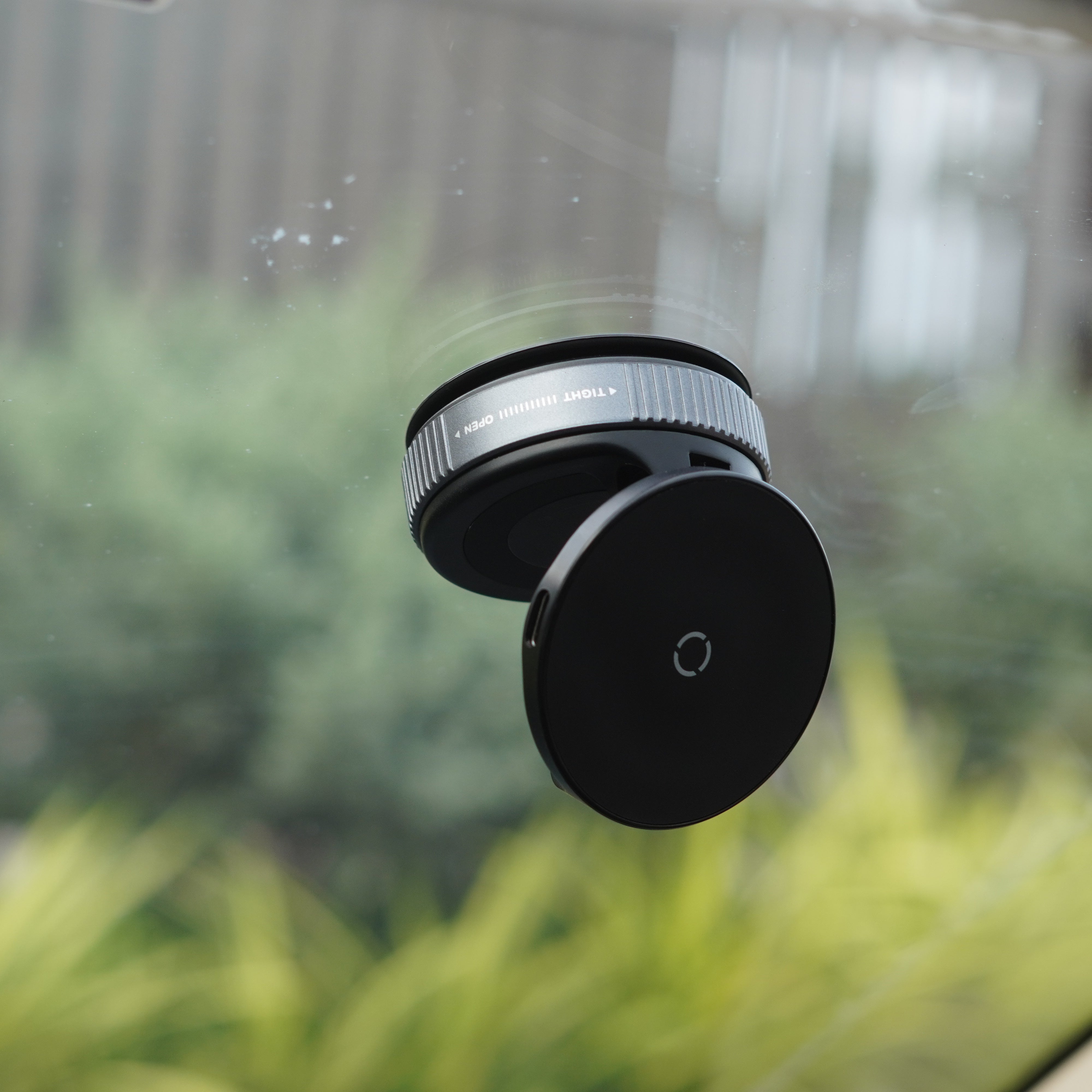 Car vacuum Suction Wirless Charging Stand | Strong magSafe