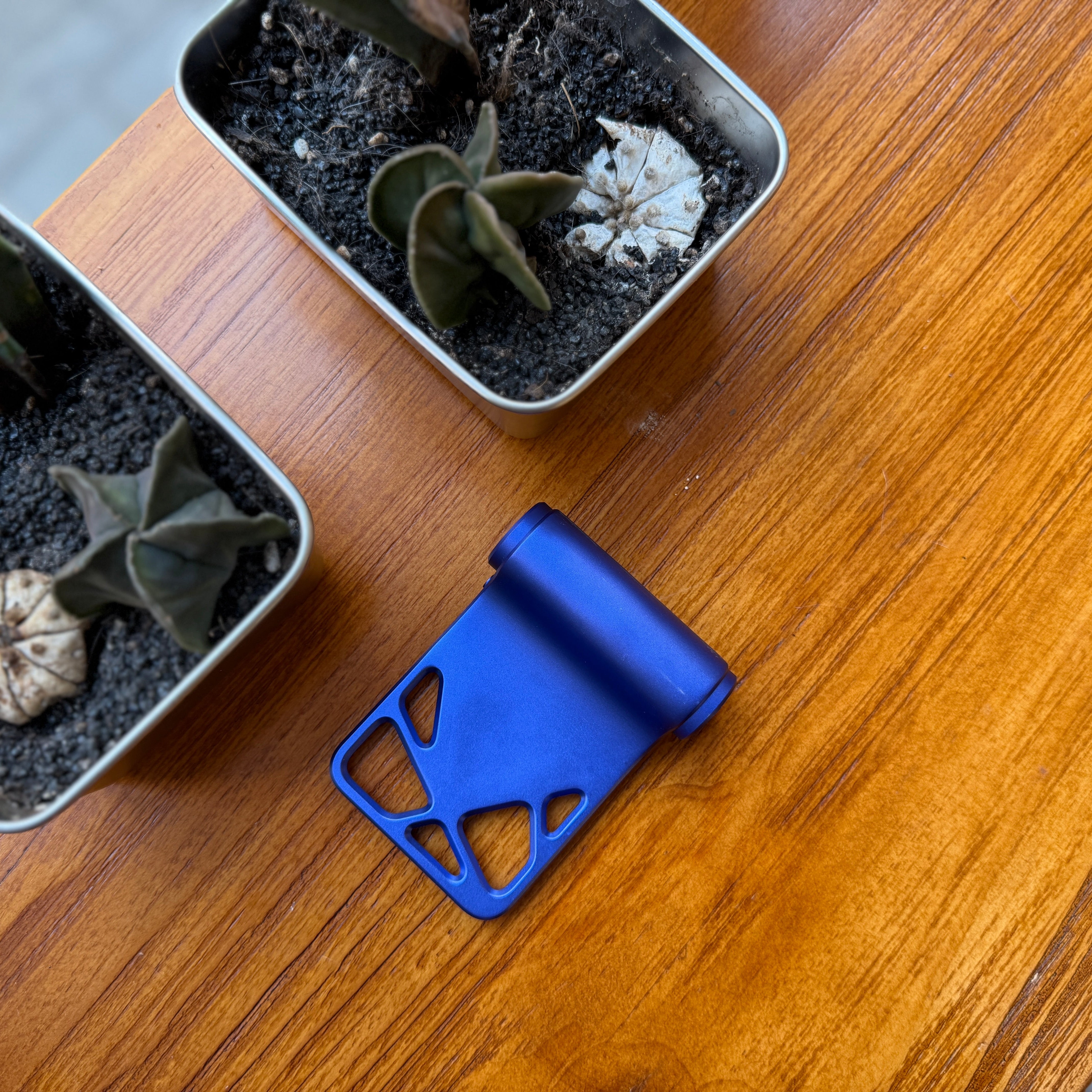 MANTA Ultra Slim PowerBank | 5000mAh | MagSafe Wirless Charge | Short Cable Included